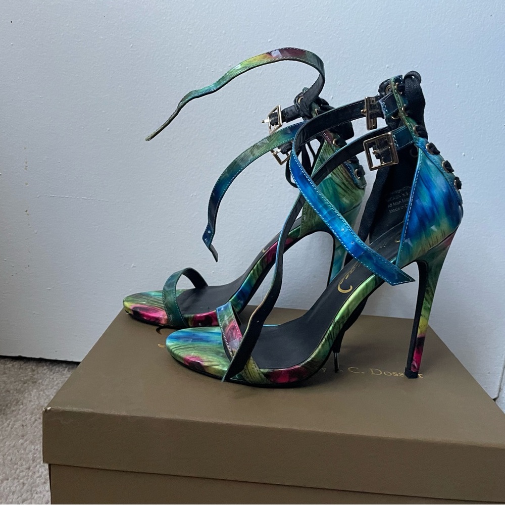 Sexy open-toed heels